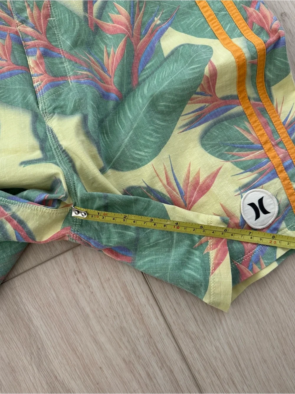 Men’s Hurley Phantom size 31 yellow tropical print board shorts swim trunks